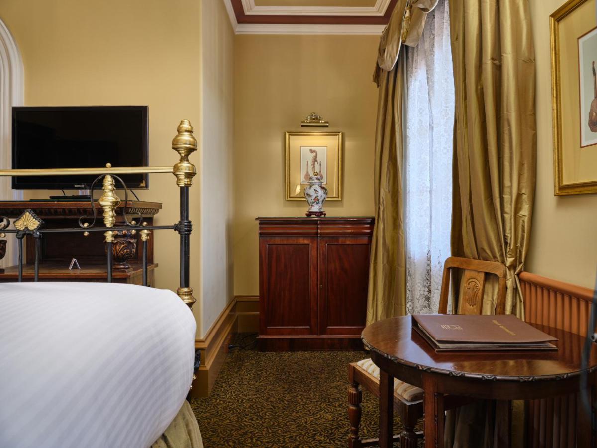Craig'S Royal Hotel Балларат Екстер'єр фото A room at the hotel