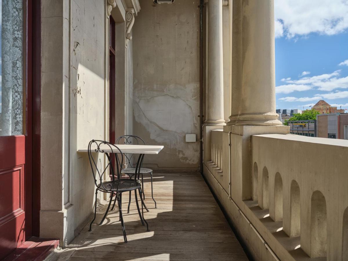 Craig'S Royal Hotel Балларат Екстер'єр фото The balcony of the 1880s building