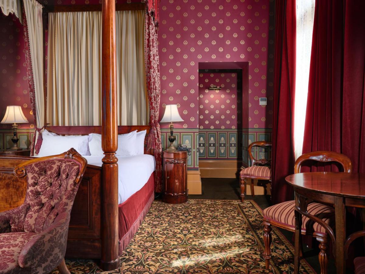 Craig'S Royal Hotel Балларат Екстер'єр фото A bedroom at the hotel