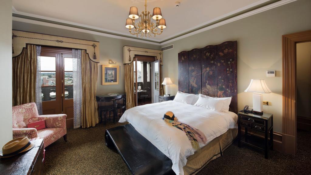 Craig'S Royal Hotel Балларат Екстер'єр фото A guest room at the Hotel de la Paix