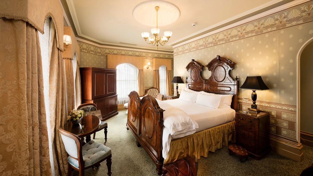 Craig'S Royal Hotel Балларат Екстер'єр фото A bedroom at the Hotel St. George