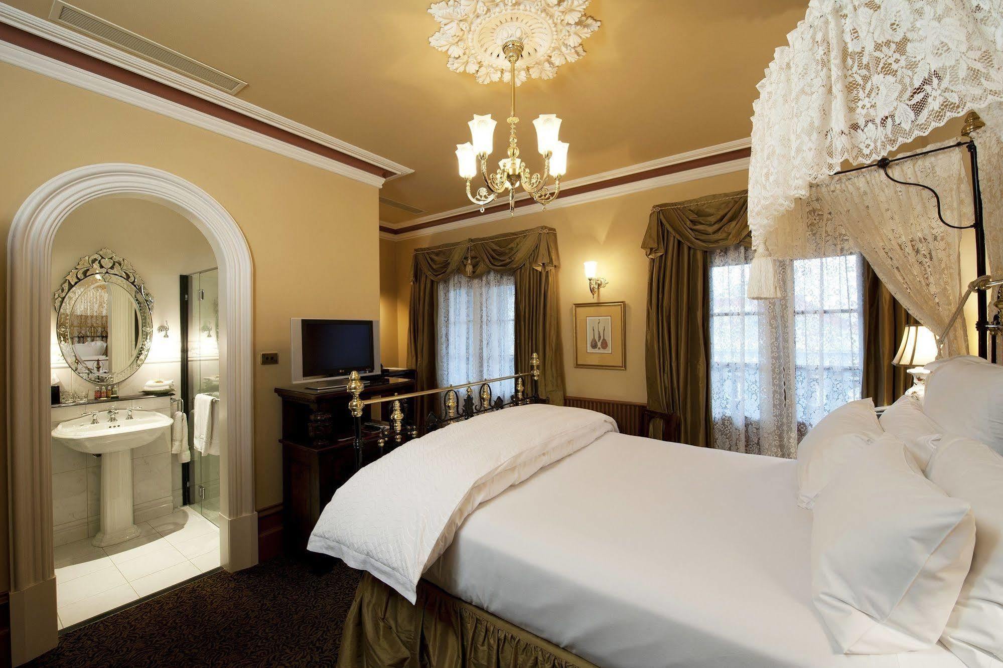 Craig'S Royal Hotel Балларат Екстер'єр фото A room at the hotel