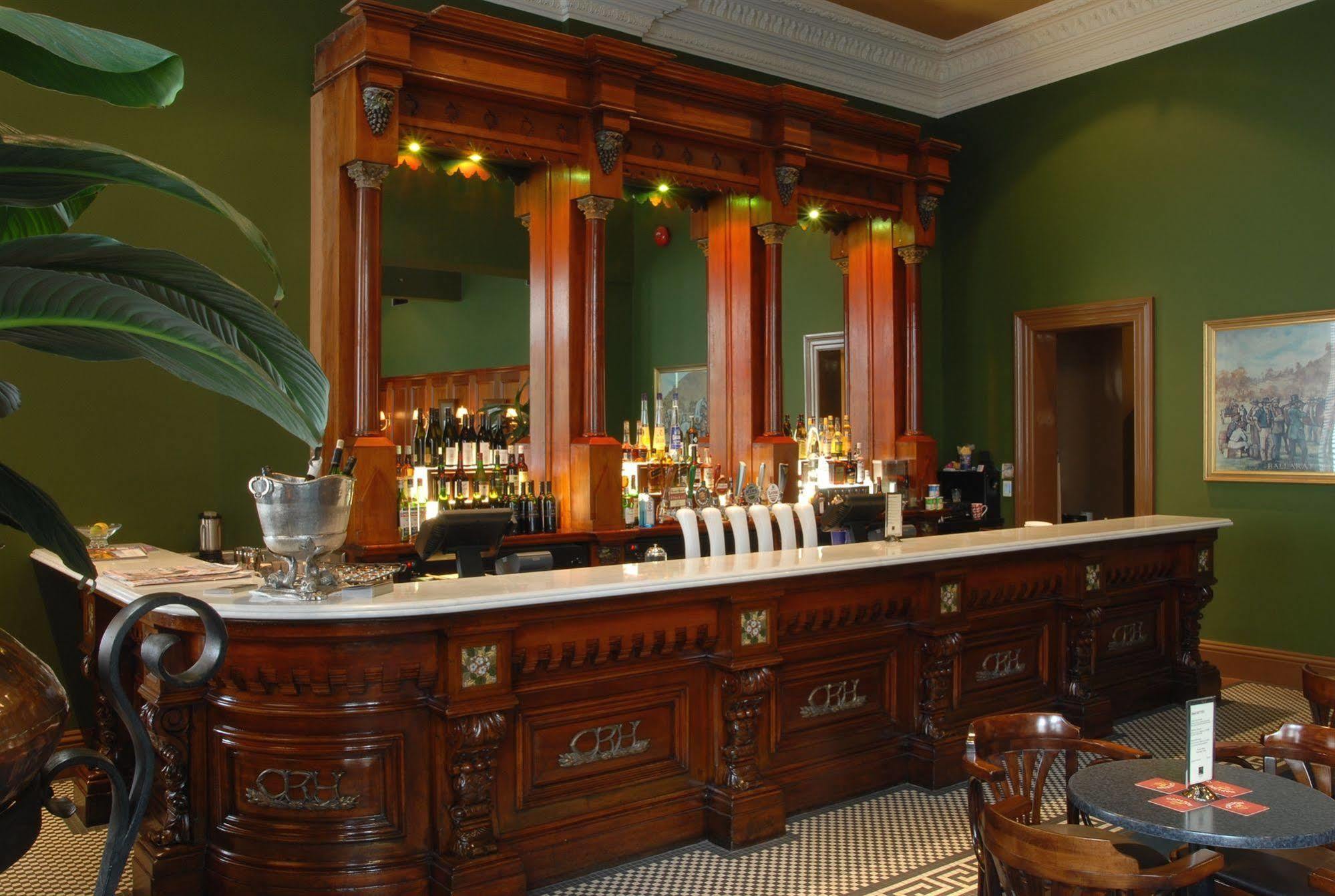 Craig'S Royal Hotel Балларат Екстер'єр фото The bar at the 1886 Crescent Hotel