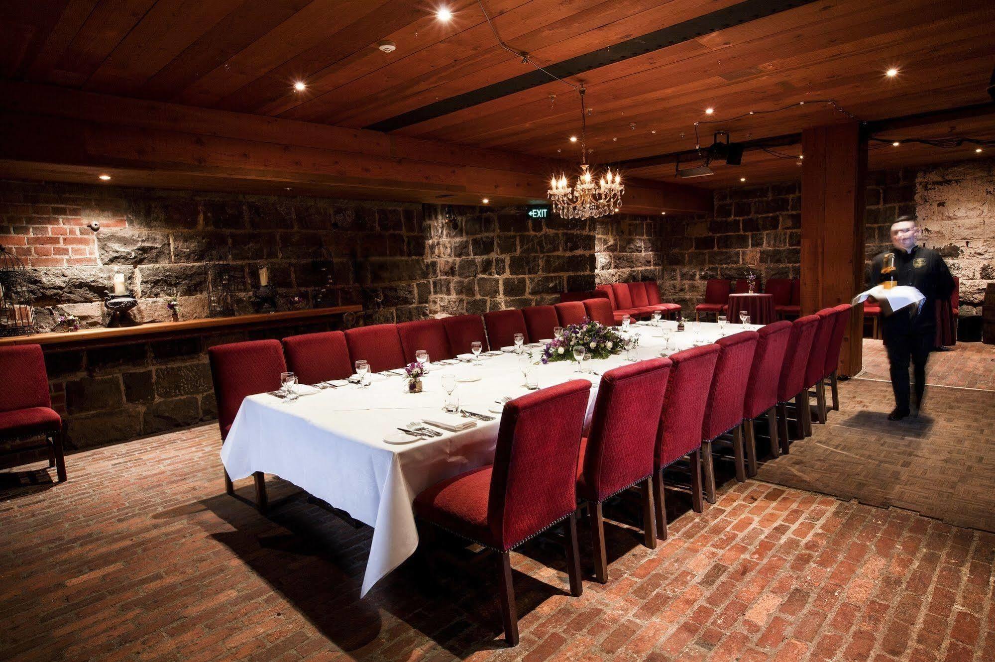 Craig'S Royal Hotel Балларат Екстер'єр фото The restaurant's wine cellar