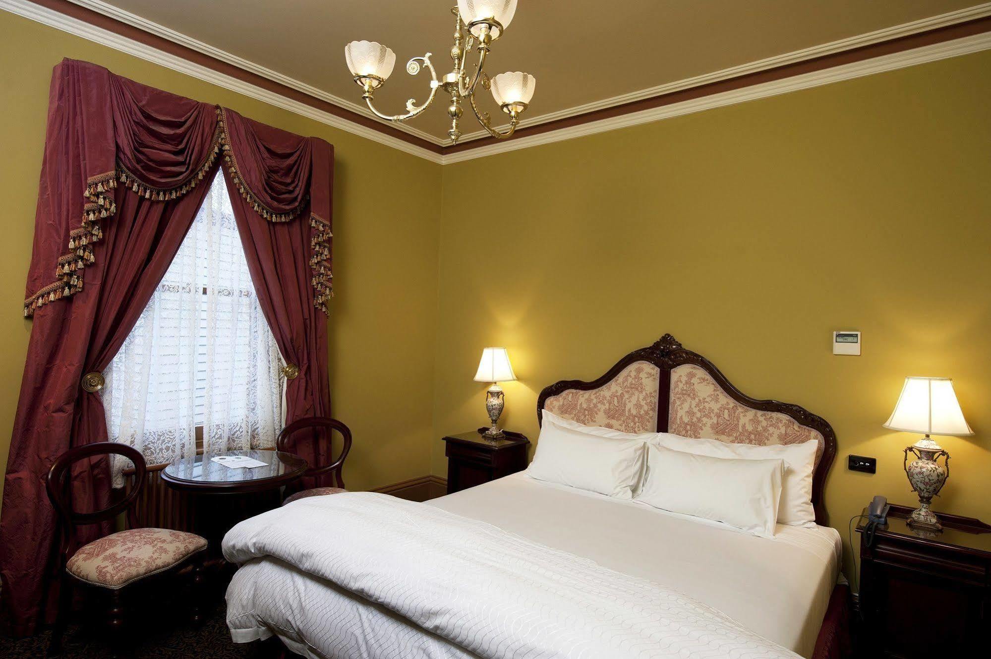 Craig'S Royal Hotel Балларат Екстер'єр фото A room at the hotel
