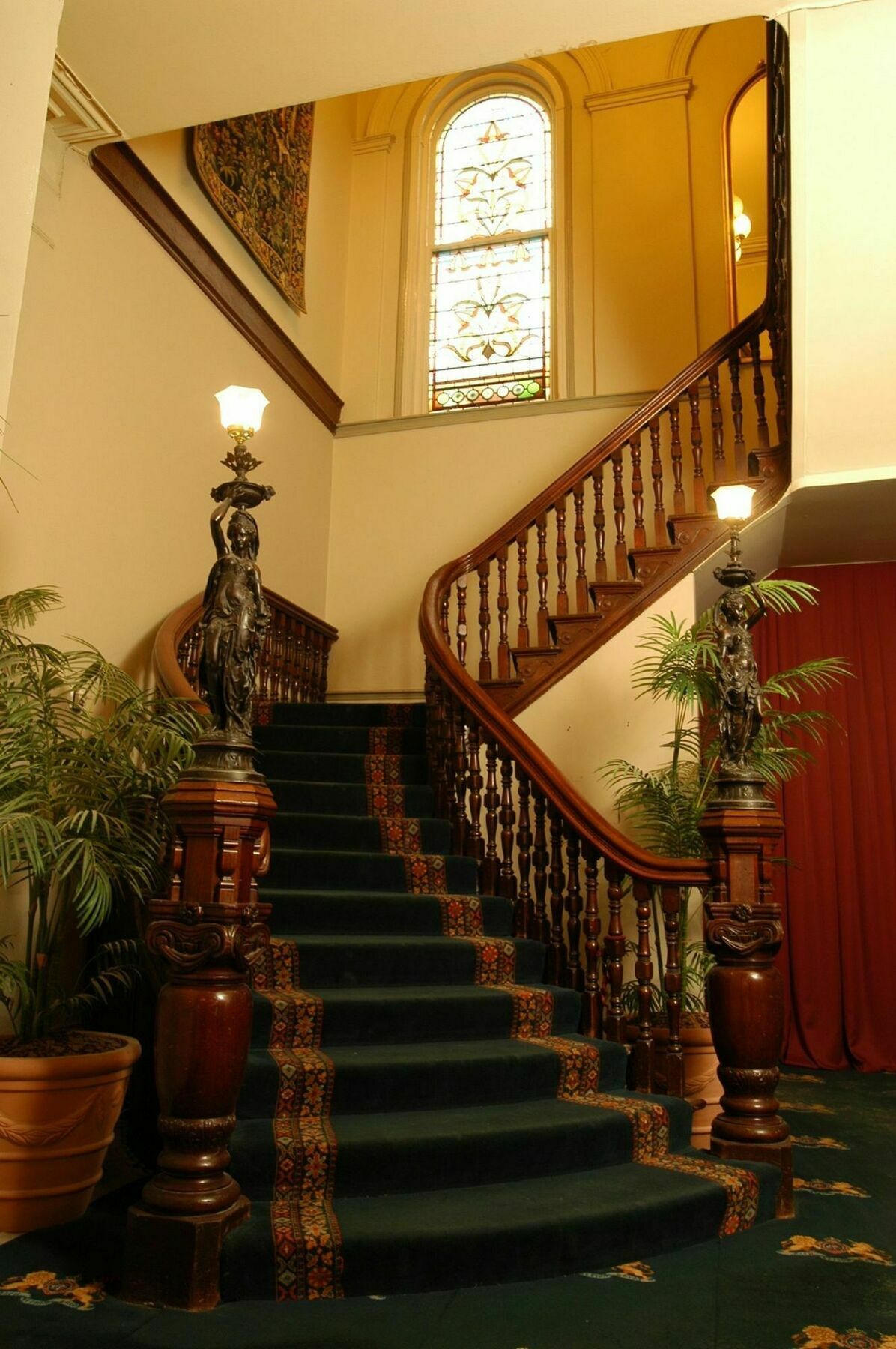 Craig'S Royal Hotel Балларат Екстер'єр фото The staircase